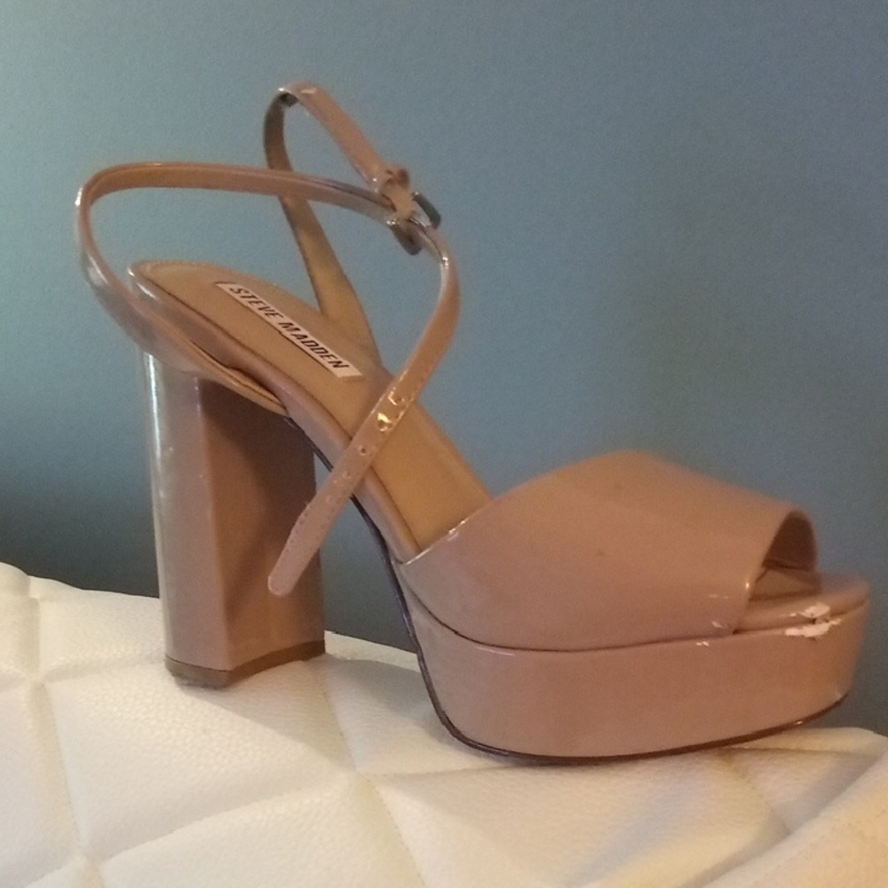 Steve Madden Tan Platform Sandals with Chunky Heel
